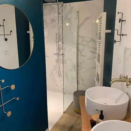 Maison 3 Chambres Et T2 *