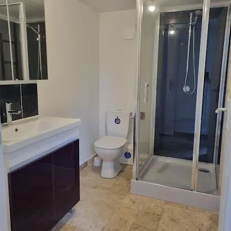 Maison 3 Chambres Et T2 *